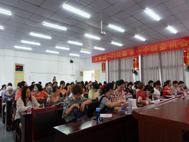 点亮万家灯火大祥区总工会育婴师技能培训班开班(图2)