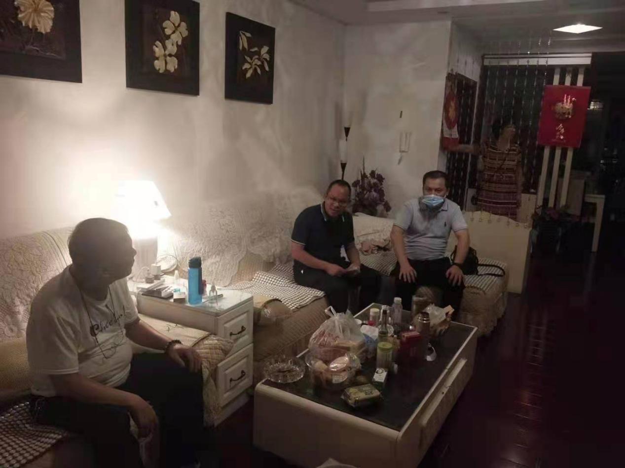 王俊深入小区开展疫苗接种清零行动(图2)