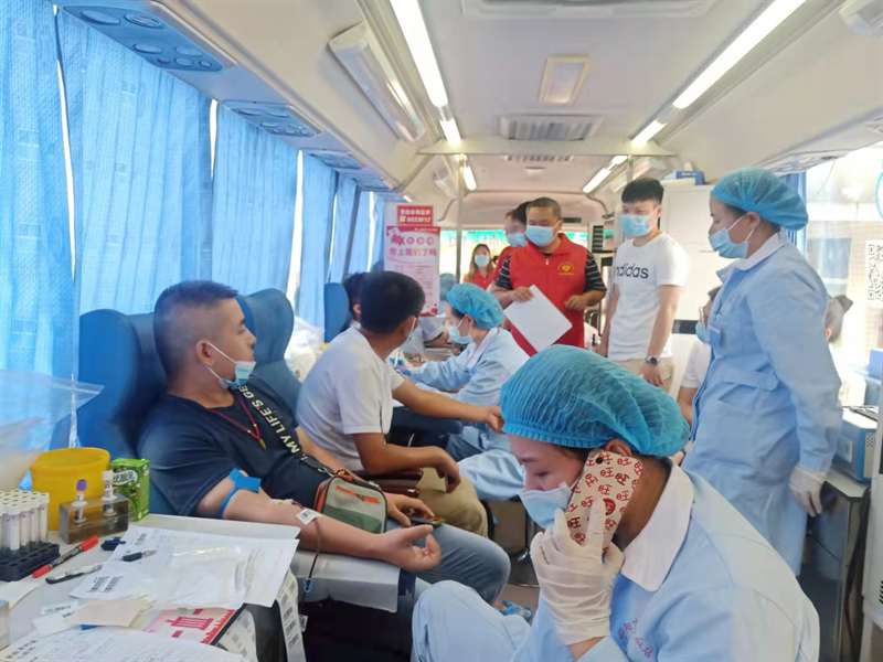 大祥区:干部职工无偿献血 用爱心为创文加油(图3)