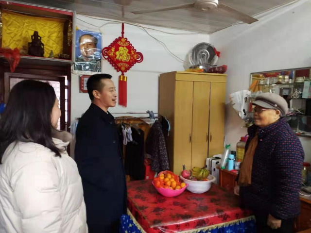 区人大常委会开展走访慰问困难群众活动(图1)