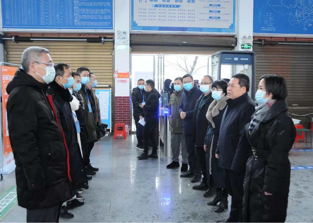 王俊督导春节期间疫情防控、城管环卫等工作并慰问一线工作人员向大祥区人民致以节日的问候和新春的祝福(图2)