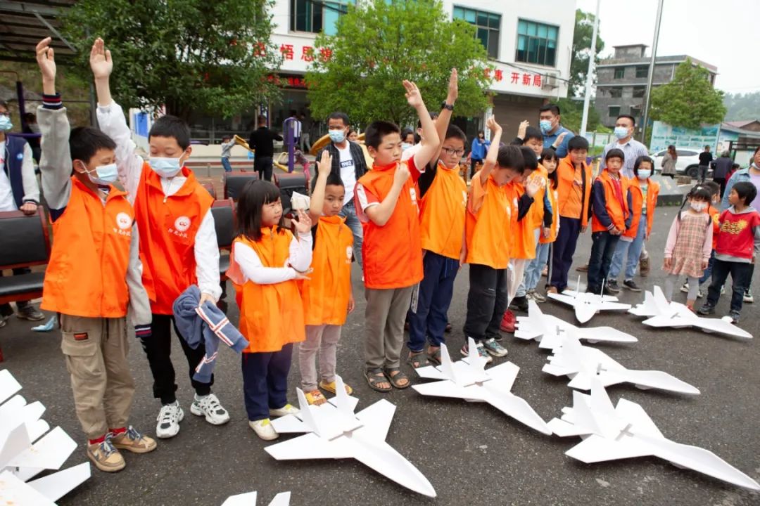 区委统战部开展“喜迎二十大，同心护未来”关爱留守儿童活动(图3)