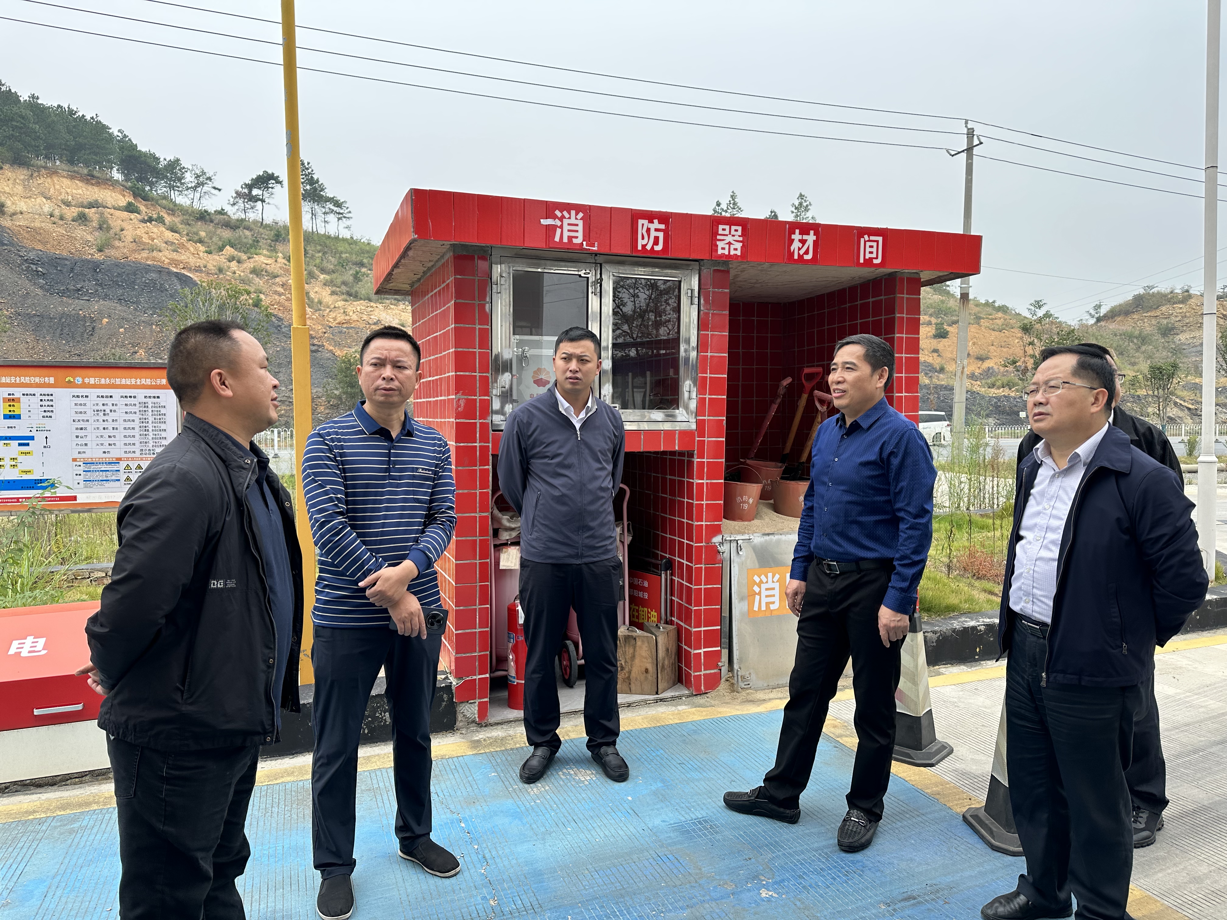 伍先明率队督导大祥区雨溪街道创文和安全生产工作(图3)