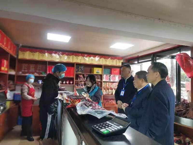 第五次全国经济普查正式登记启动——王俊带队现场指导入户登记工作(图2)