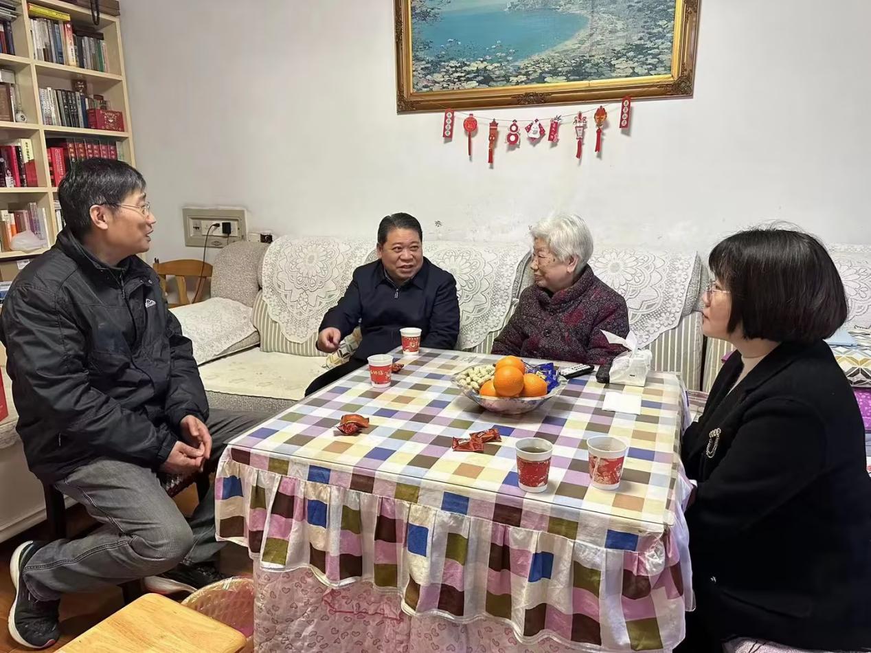 王俊走访慰问烈士遗属和伤残军人(图1)