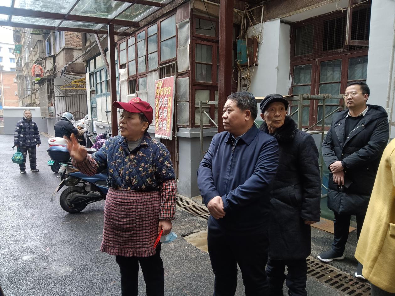 王俊走访慰问烈士遗属和伤残军人(图3)