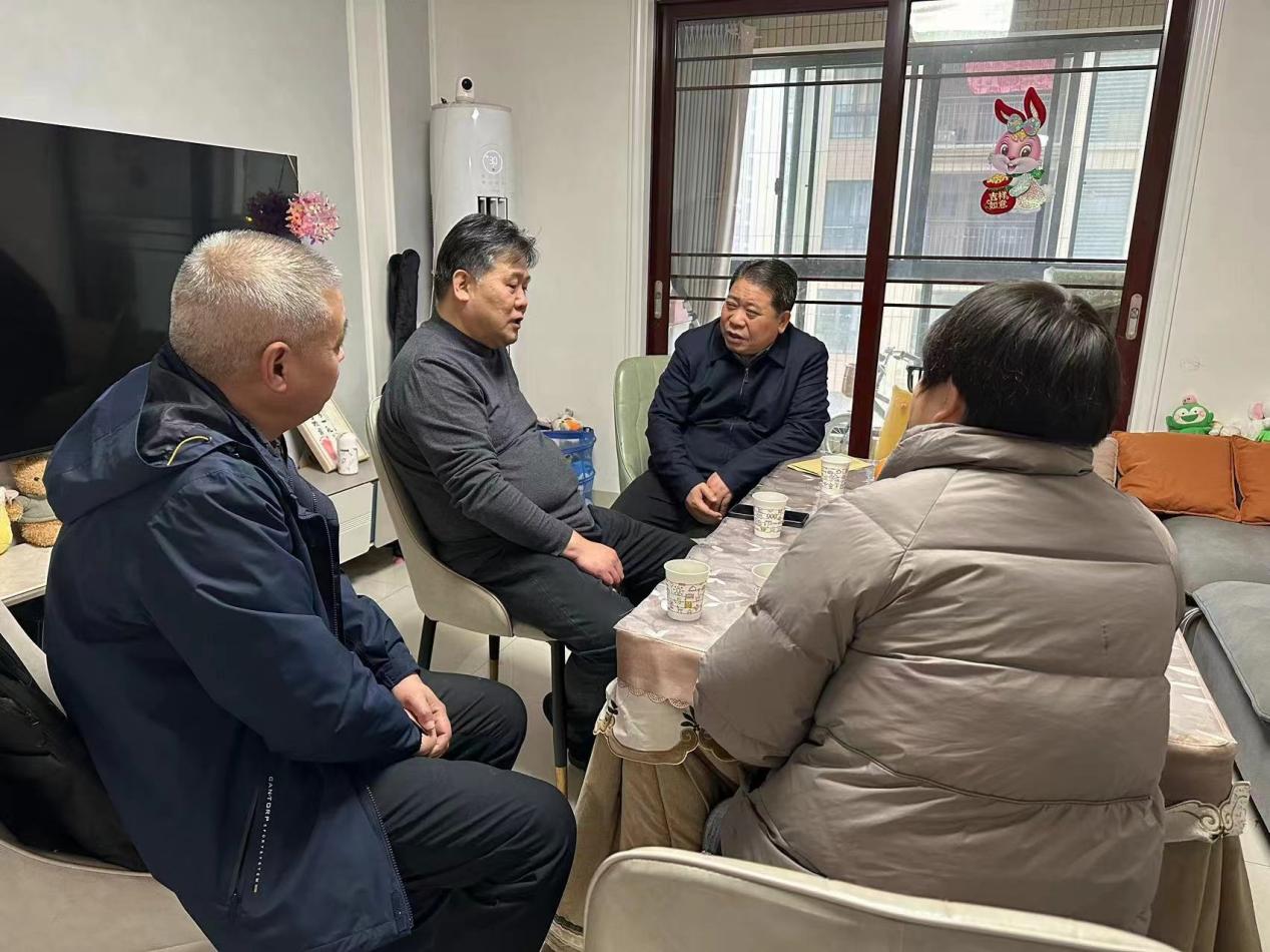 王俊走访慰问烈士遗属和伤残军人(图2)