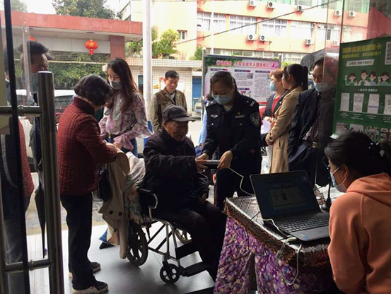 西城社区开展身份证指纹补录便民工作(图1)