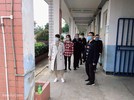 雨溪街道：督导小学疫情防控和开学准备工作(图2)