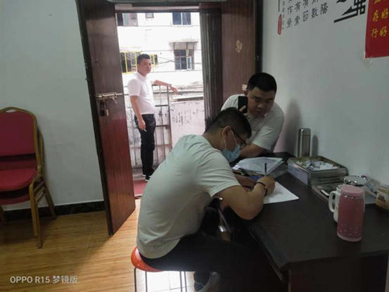 中心街道：开展保健食品行业专项整治活动(图2)