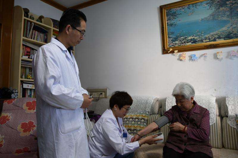 省退役军人事务厅领导走访慰问辖区烈士遗属(图4)