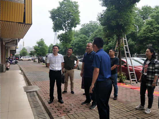 市创文办督察指导组到火车南站街道创检查文工作(图2)