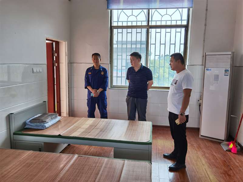 副区长肖小鑫指导蔡锷乡专职消防队工作(图2)