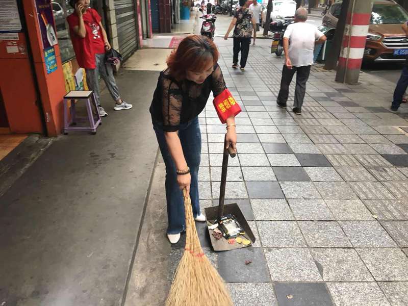 中心街道：社区网格员助力创文工作(图5)