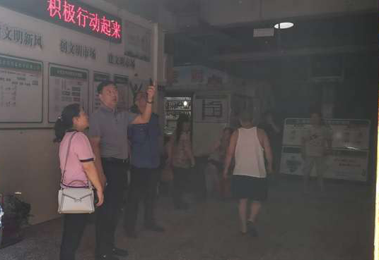陈小飞到红旗街道开展近期重点工作督导(图1)
