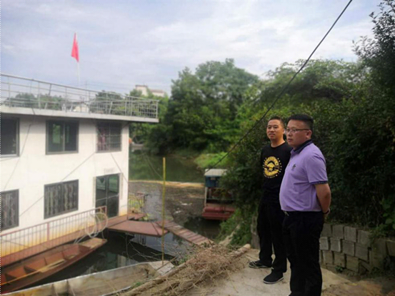 城南街道：党政负责人开展河长制巡河工作(图2)