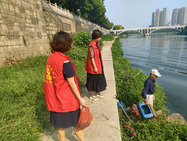 中心街道开展河道垃圾清理志愿服务活动(图3)