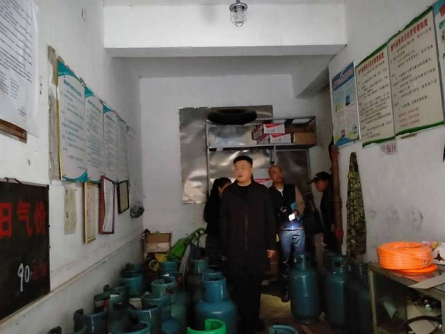 中心街道积极开展节前安全检查(图2)