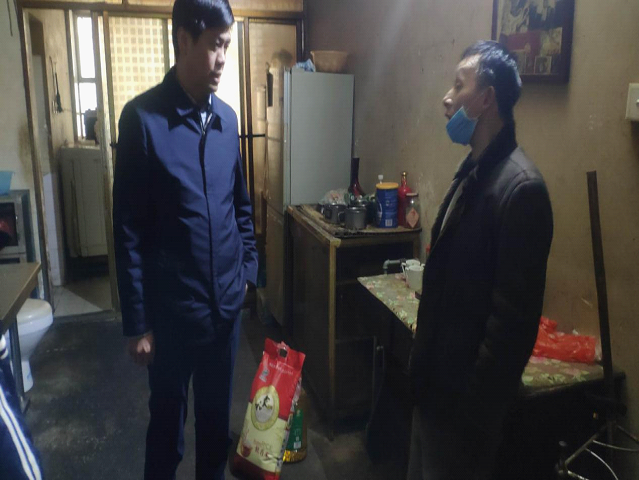 中心街道开展重点人员关爱慰问(图2)