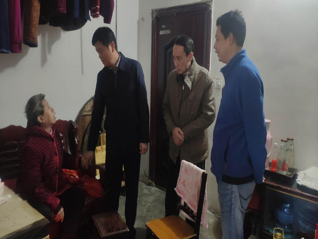 中心街道开展重点人员关爱慰问(图1)