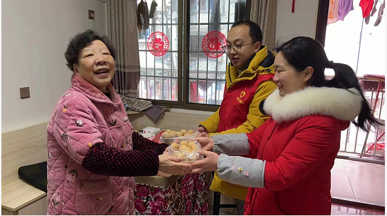 中心街道开展元宵节走访慰问送温暖活动(图1)