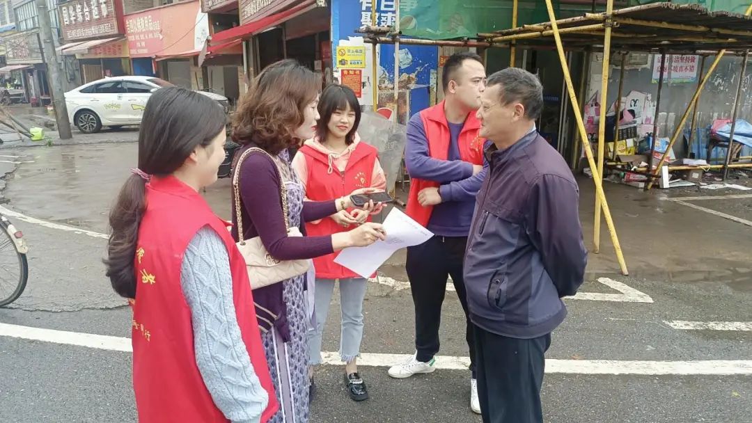雨溪街道平安志愿团队开展防范养老诈骗宣传活动(图1)