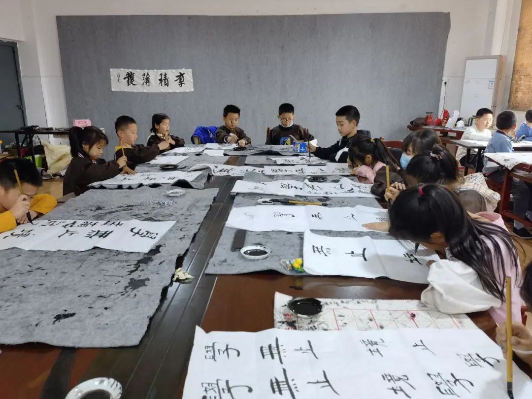 红心颂党恩 喜迎二十大 ——大祥区新渡小学举行庆六一书法大赛(图2)