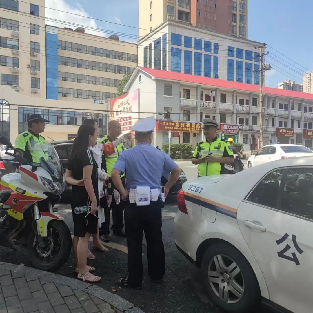 铆足干劲，攻坚克难城西街道全力以赴推进创文工作(图2)
