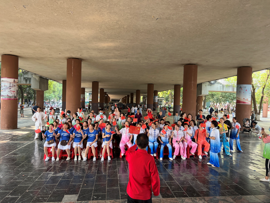 大祥区民政举办“喜迎党的二十大，文明创建我先行”社区群众文艺汇演活动(图2)