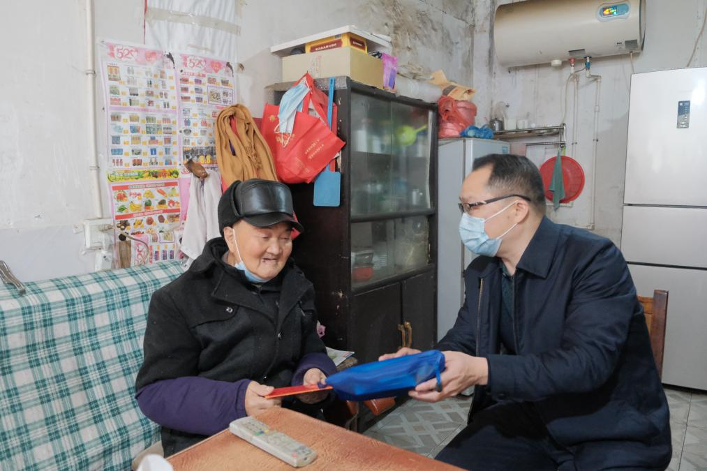 中心街道开展春节慰问走访系列活动(图2)