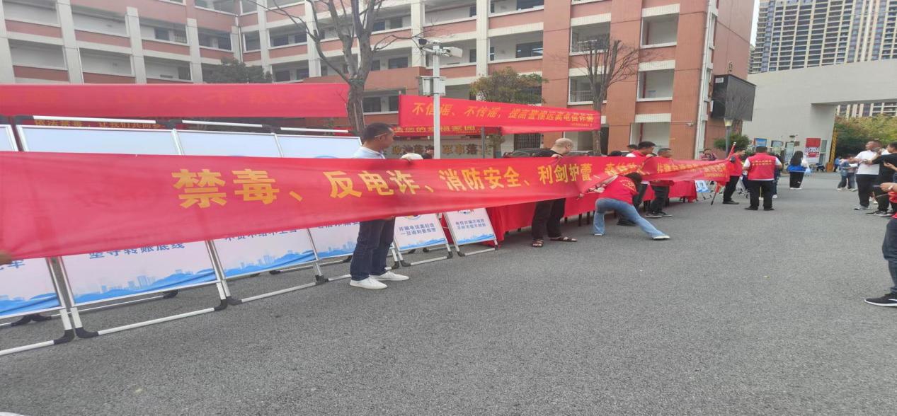 城南街道开展“利剑护蕾”进校园活动(图1)