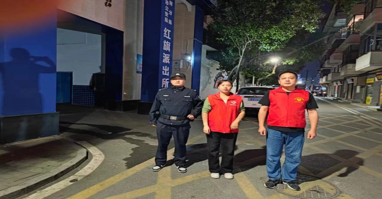 为优化营商环境大祥区红旗路街道开展常态化夜间巡逻工作(图1)