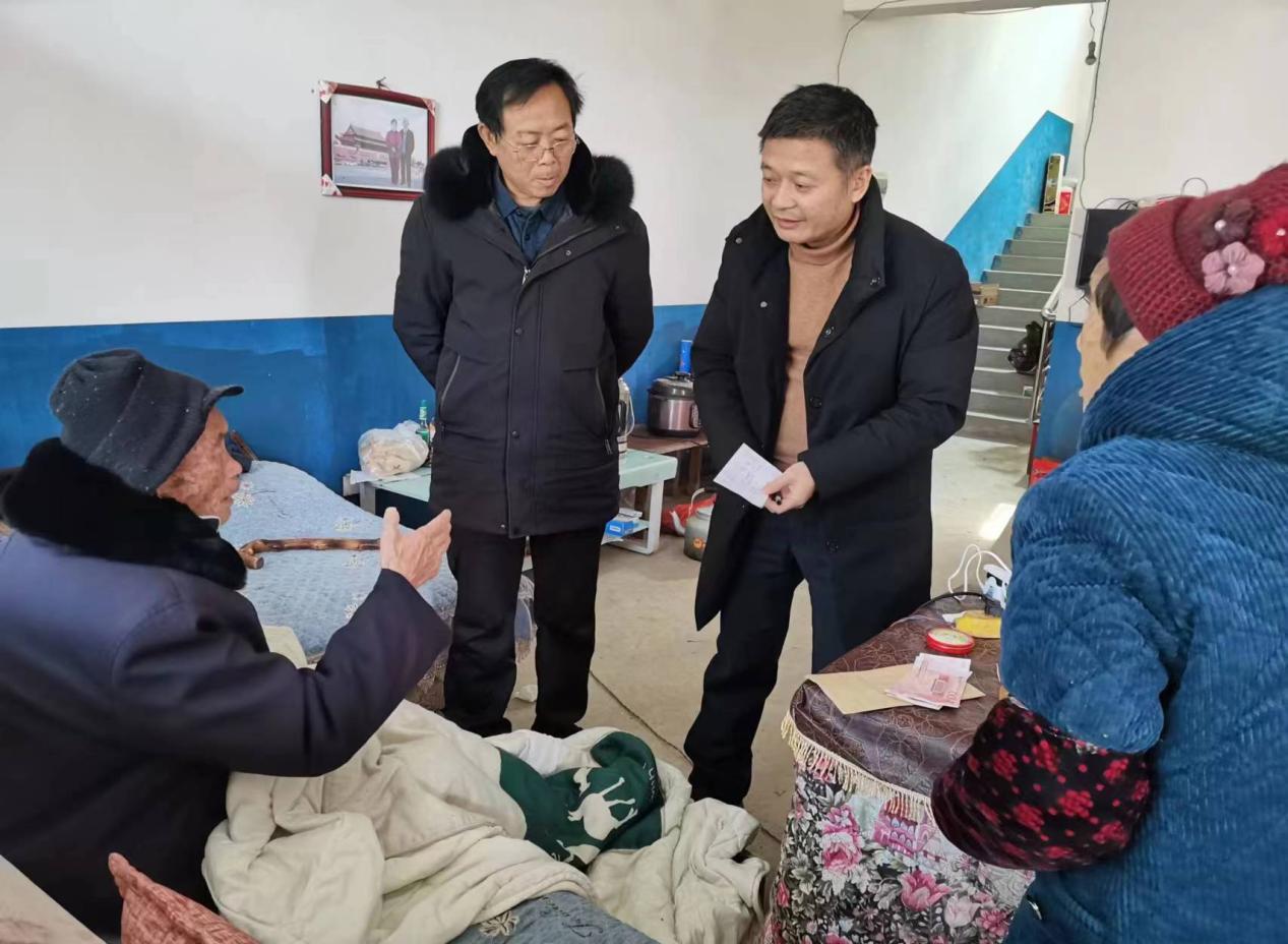 寒冬送温情，暖意启新年——雨溪街道开展党员迎新春送温暖活动(图2)