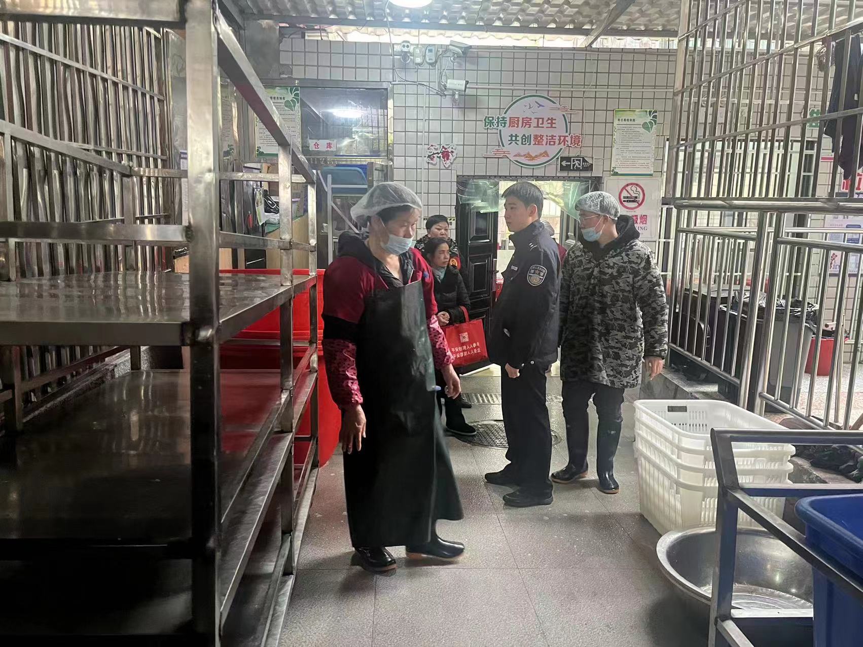百春园街道扎实开展安全生产联合隐患排查(图1)