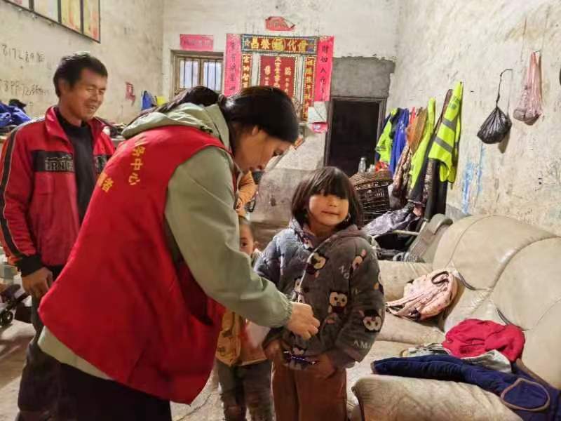 大祥区城南街道开展“利剑护蕾”大走访活动(图1)