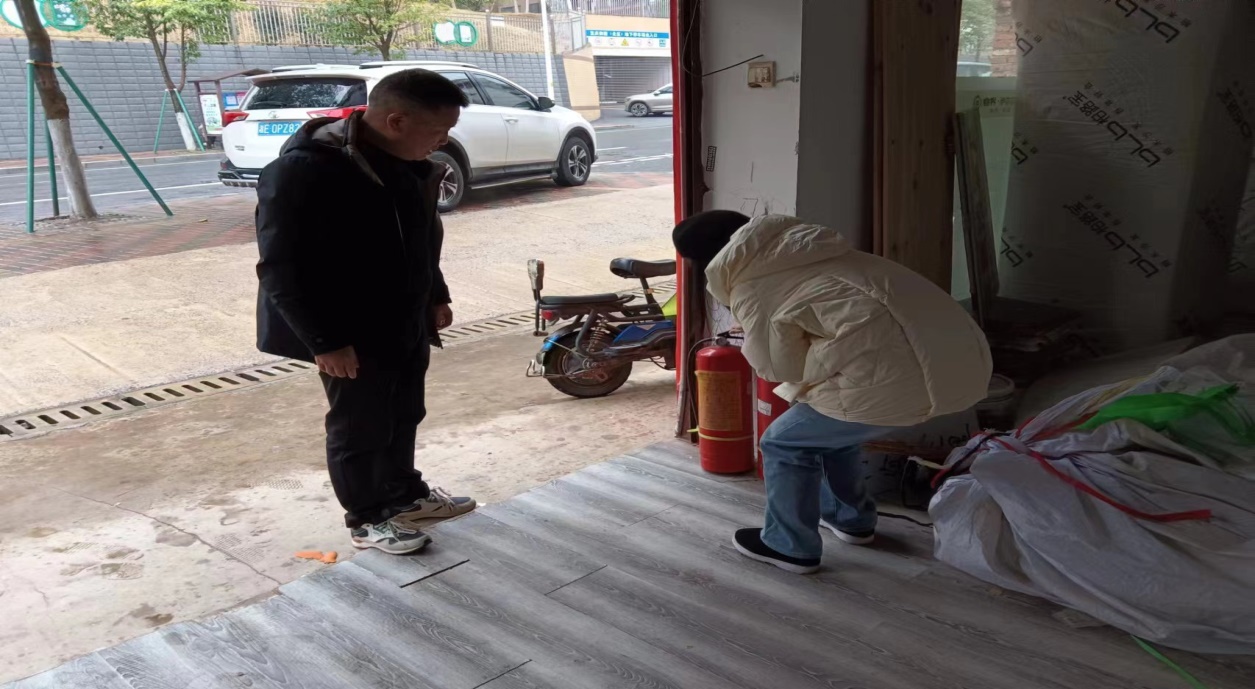 百春园街道组织复工复产督导检查，巩固安全营商环境(图1)